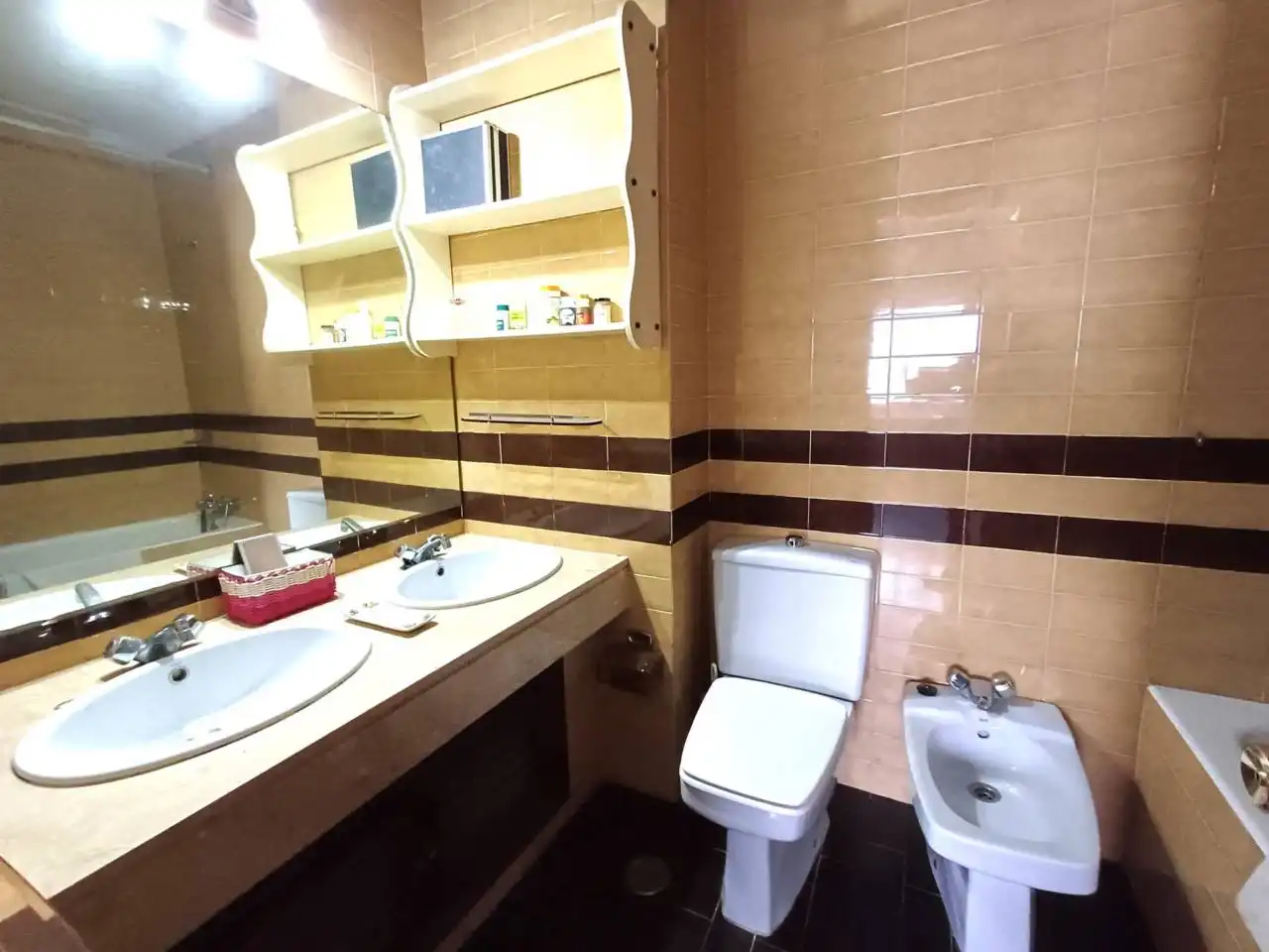Baño de Ático en venta en Huelva con Calefacción, Terraza y Balcón