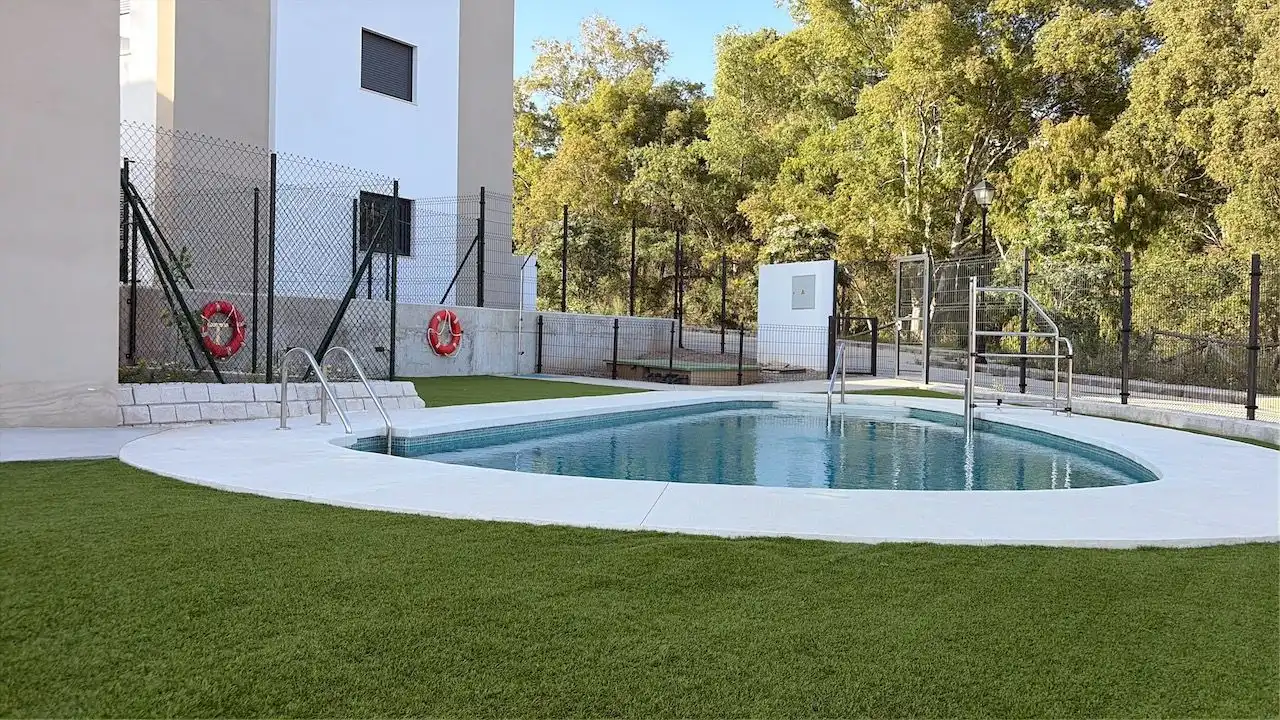 Piscina de Casa adosada en venda en Vélez-Málaga amb Terrassa, Traster i Piscina comunitària