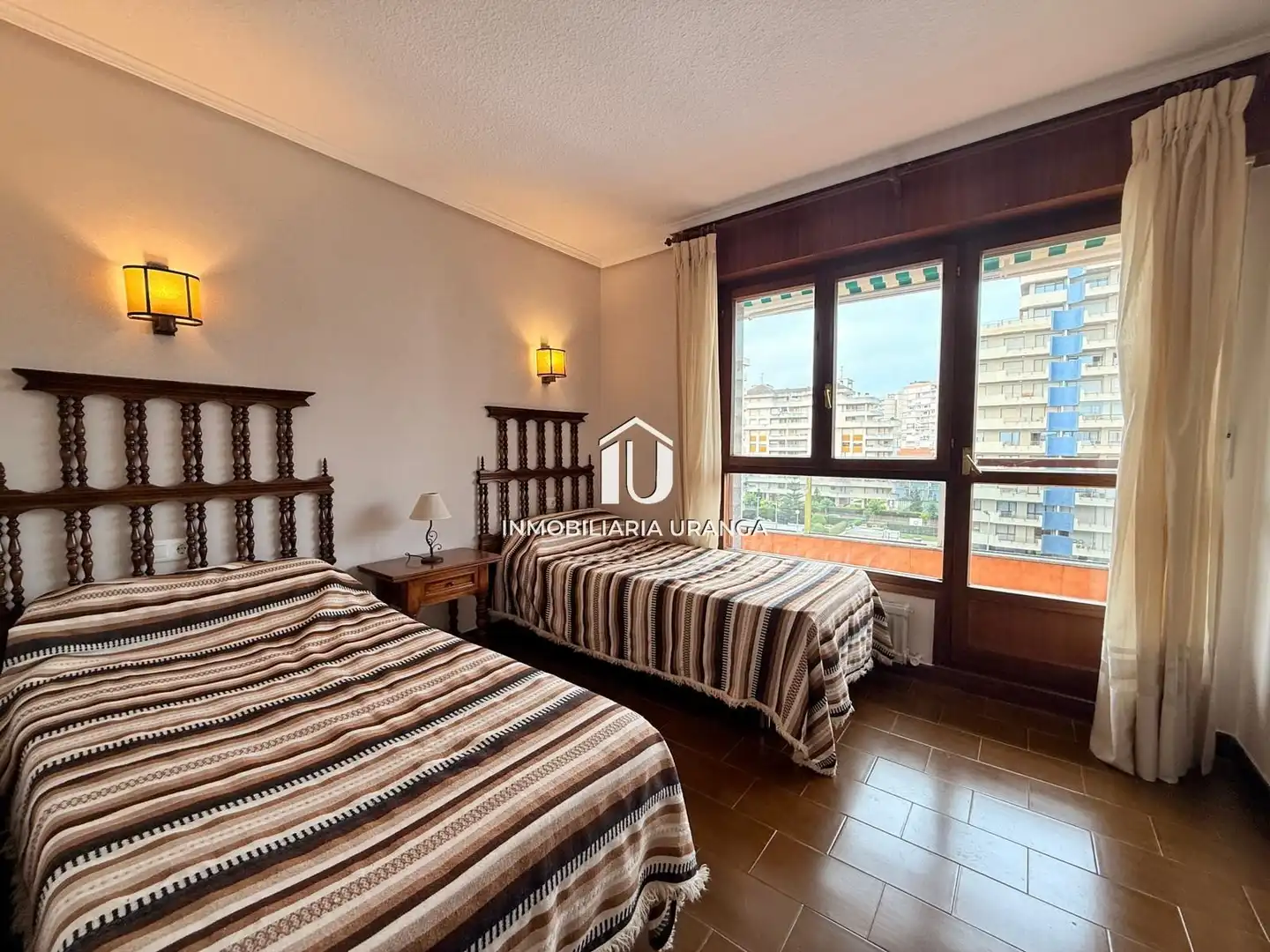 Habitación de Piso en venta en Laredo con Calefacción, Terraza y Trastero
