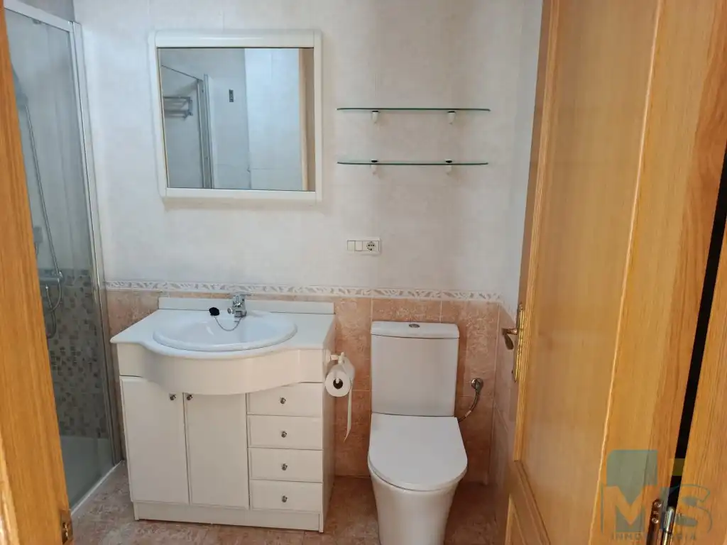 Baño de Piso en venta en Pasaia con Horno, Lavadora y Microondas