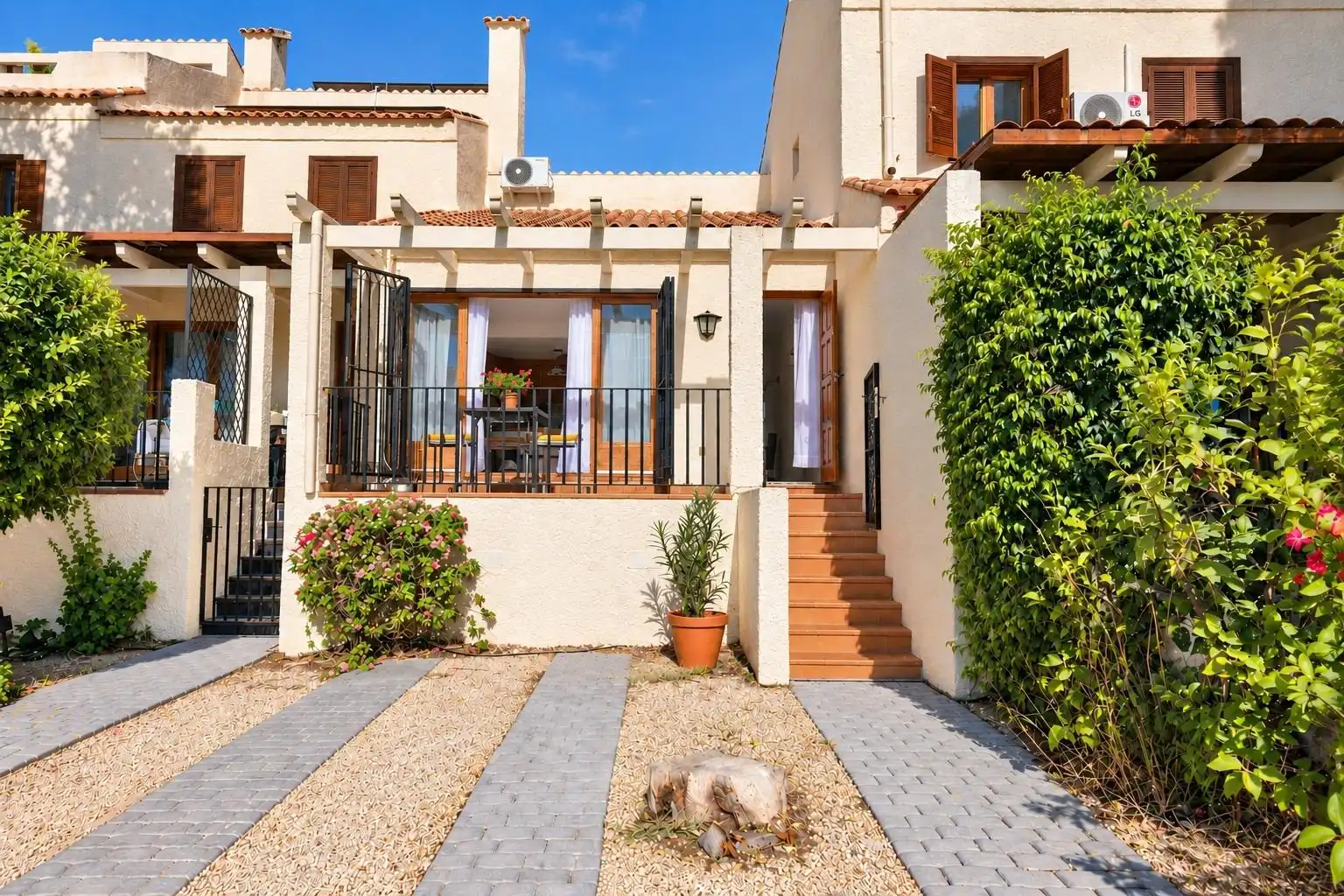 Casa a schiera con piscina in affitto a Avenida Avenida Escandinàvia 63, imagen 4