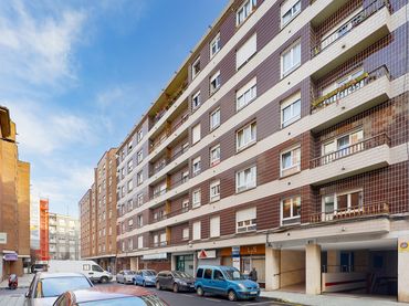 Piso con balcón en venta en Gijón - CL SAHARA 9