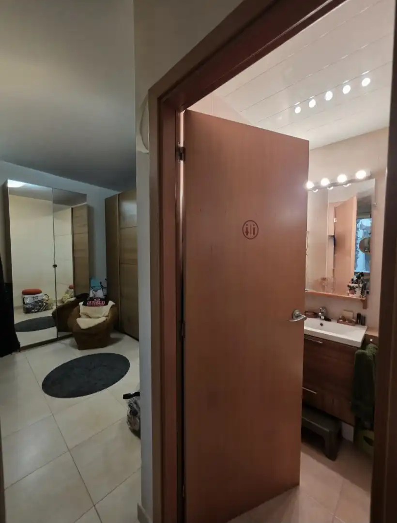 Wohnung zum Verkauf in Badalona mit Klimaanlage, Heizung und Terrasse