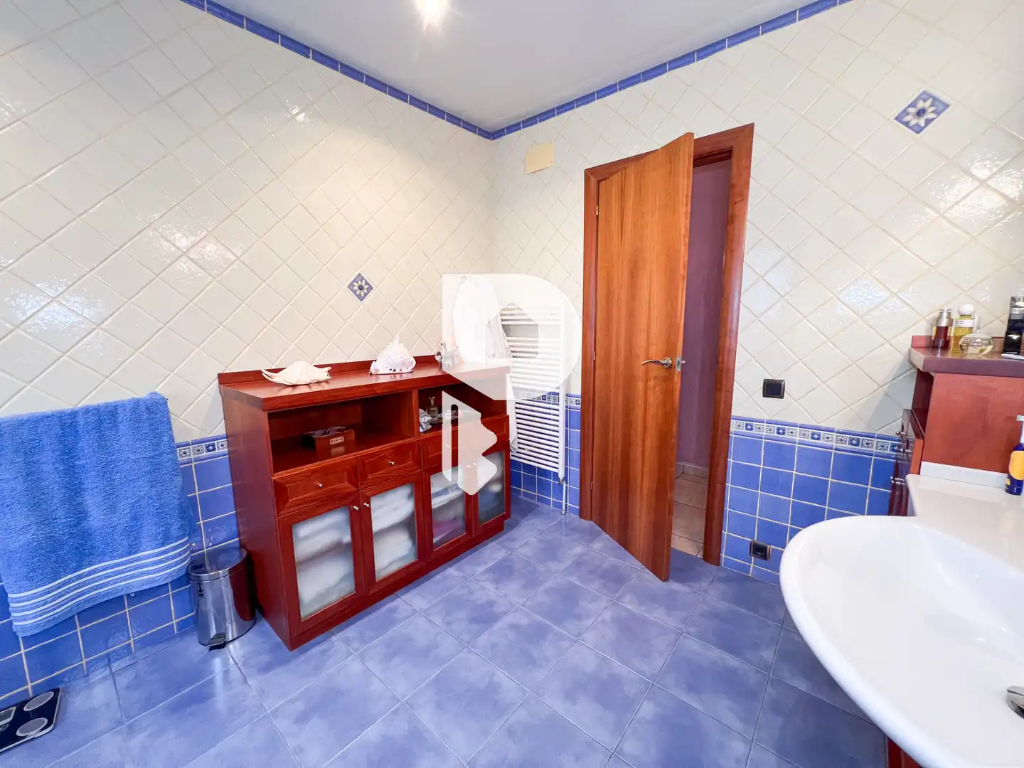 Bany de Casa o xalet en venda en Vallirana amb Aire condicionat, Calefacció i Jardí privat