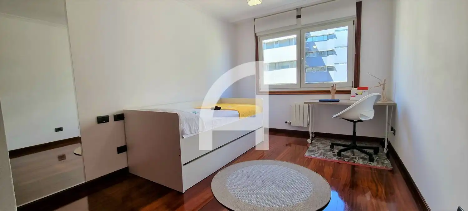 Habitación de Piso de alquiler en Vigo  con Calefacción, Trastero y Amueblado