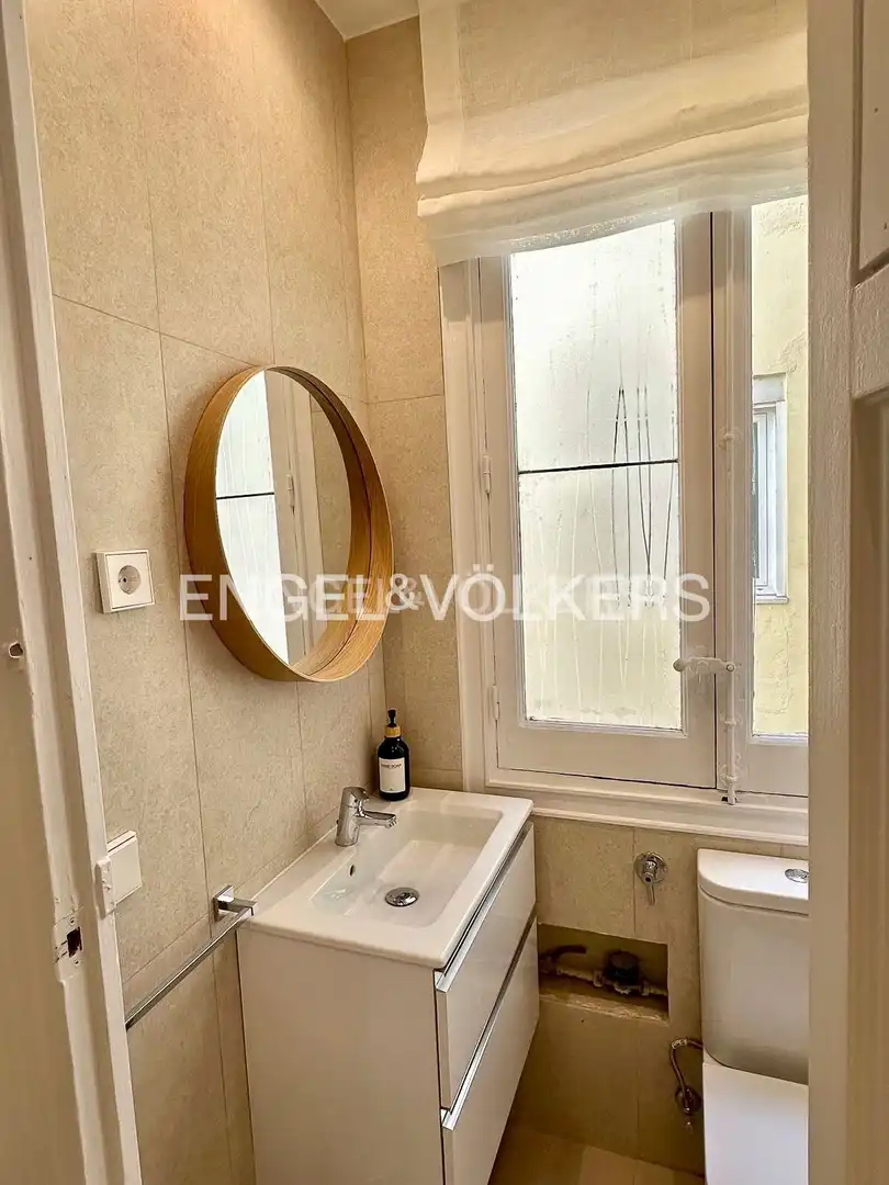 Bathroom of Flat for rent in Madrid  with Air Conditioner, Heating and Furnished