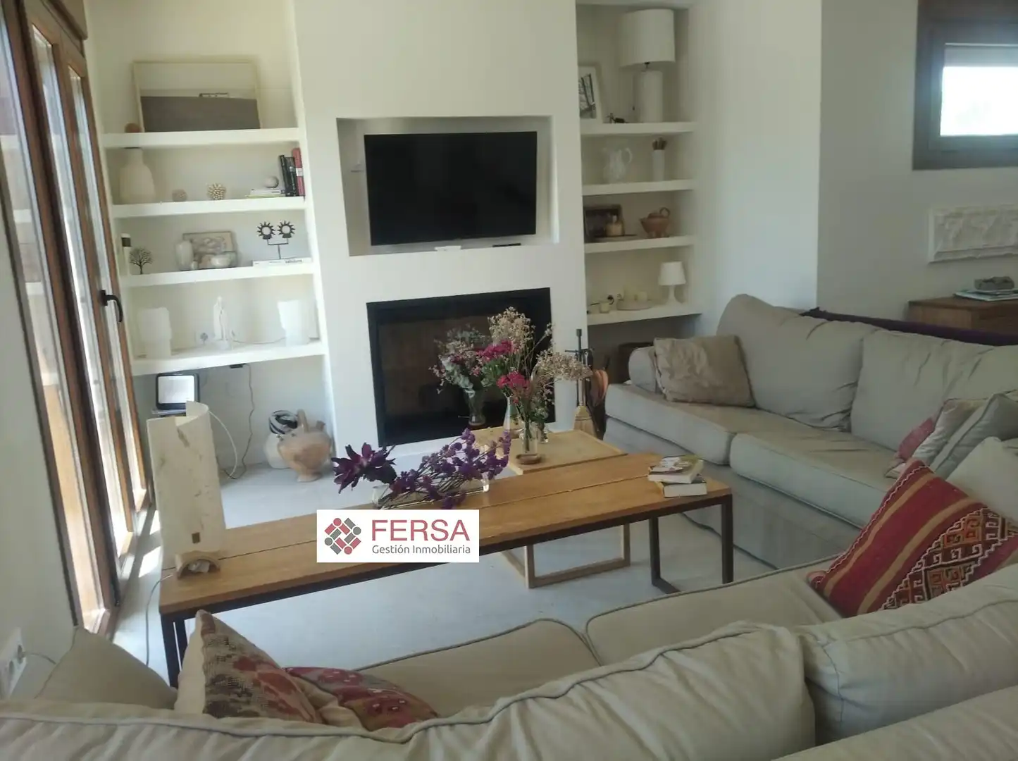 Sala de estar de Casa adosada de alquiler en El Puerto de Santa María con Aire acondicionado, Calefacción y Jardín privado