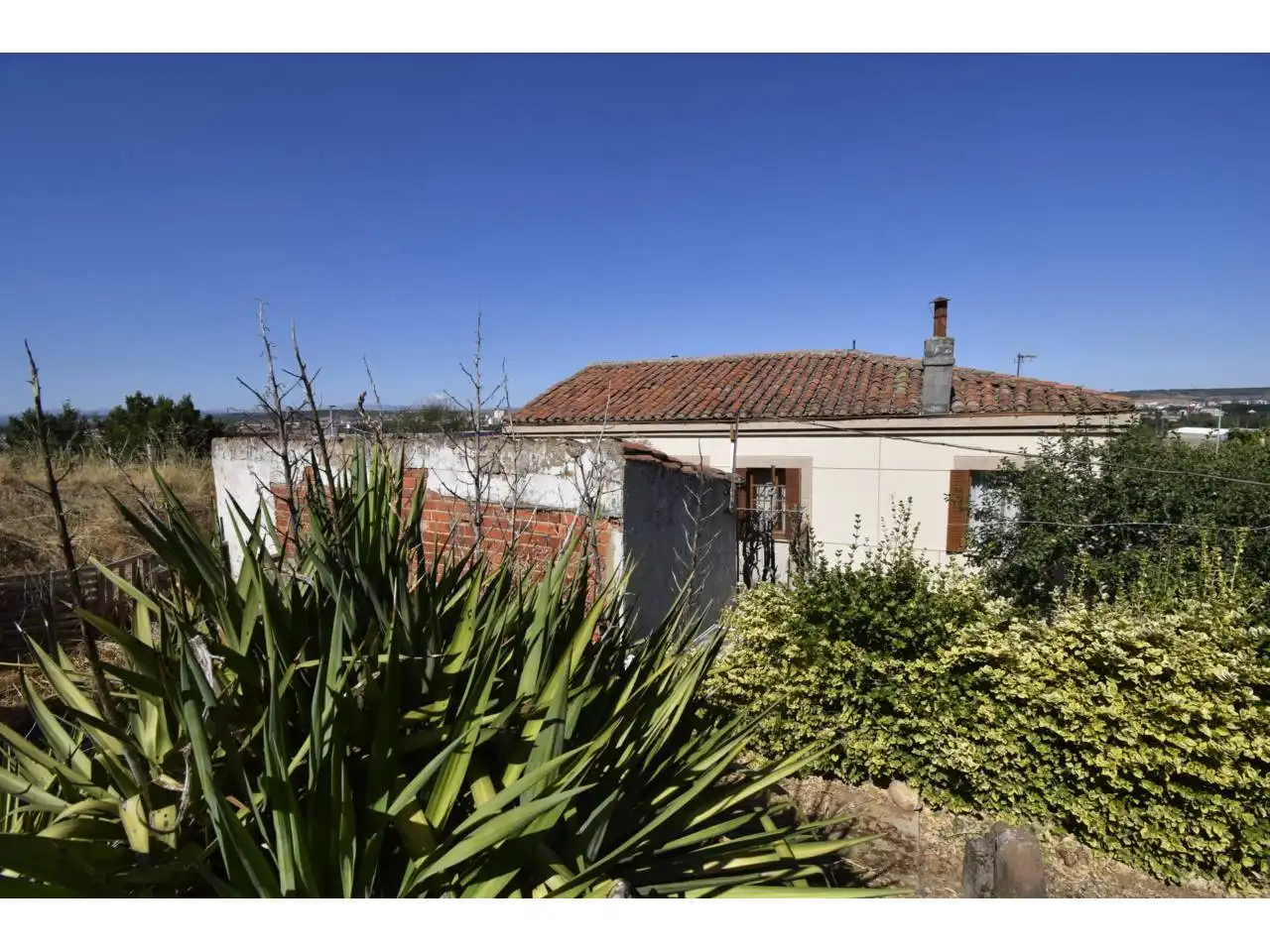Vista exterior de Casa o xalet en venda en León Capital  amb Calefacció, Jardí privat i Parquet