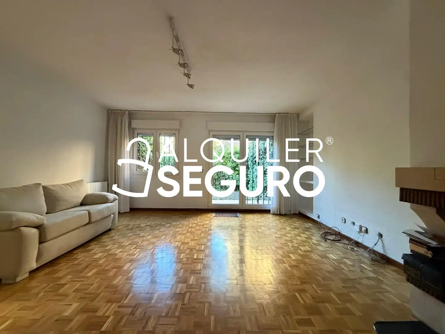Living room of Houses for rent in Majadahonda  with Heating, Terrace and Swimming Pool