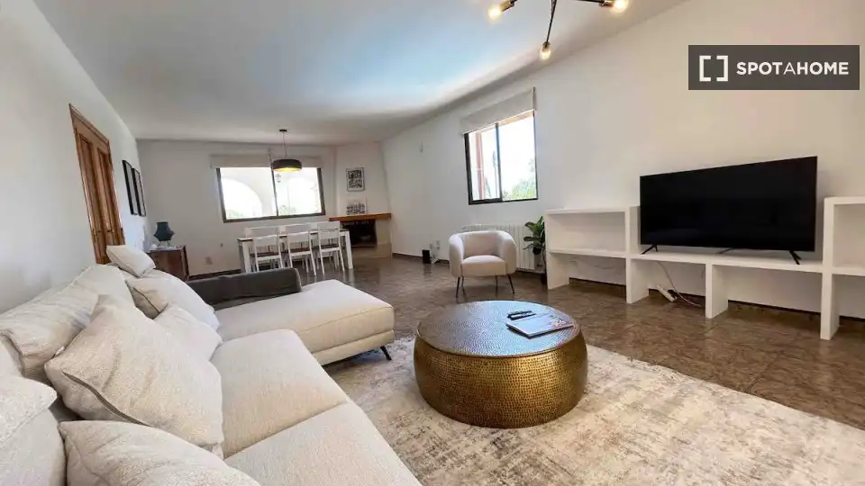 Sala de estar de Piso de alquiler en La Pobla de Vallbona con Aire acondicionado, Calefacción y Amueblado