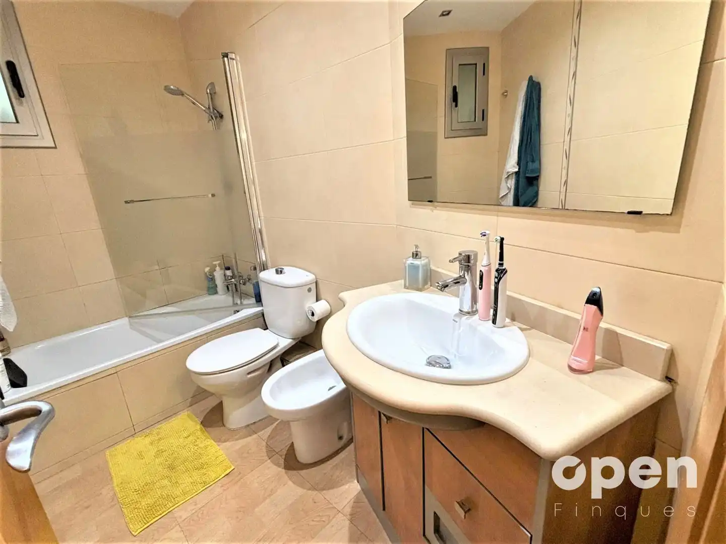 Bathroom of Flat for sale in Terrassa  with Heating and Parquet flooring