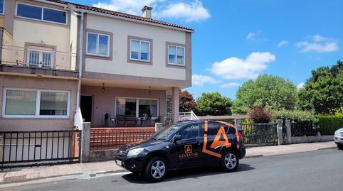 Foto 2 de Casa adosada en venta en Urbanización Verxeles, 27, Teo, A Coruña