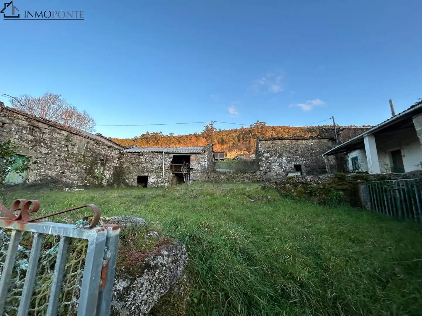 Vista exterior de Casa o xalet en venda en Cerdedo amb Jardí privat i Traster