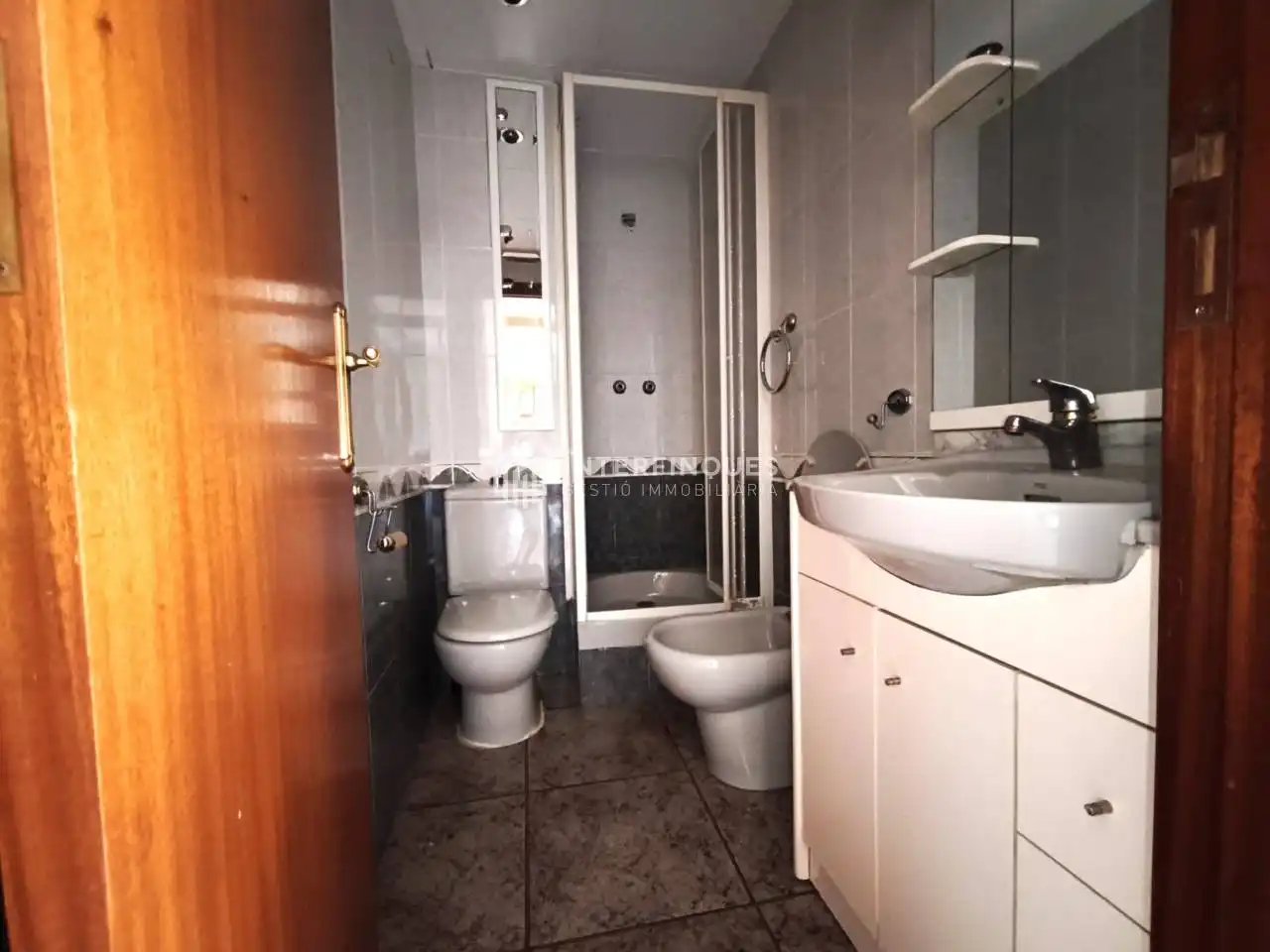 Badezimmer von Wohnung zum Verkauf in Badalona mit Balkon