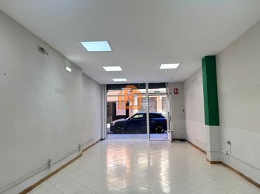Local comercial en venda a Calle Juan Madrazo