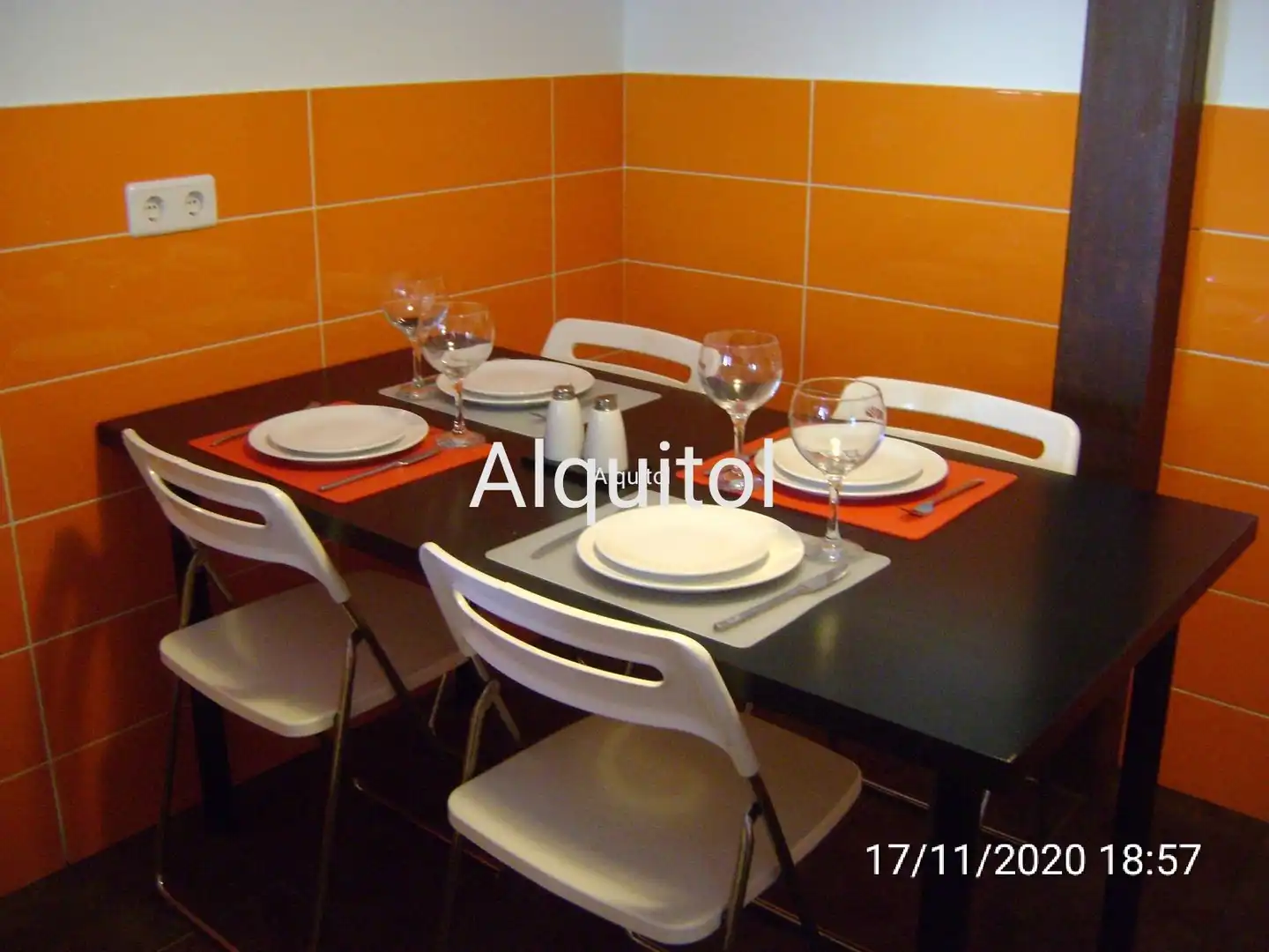 Casa adosada de alquiler en Cobisa con Calefacción, Jardín privado y Parquet