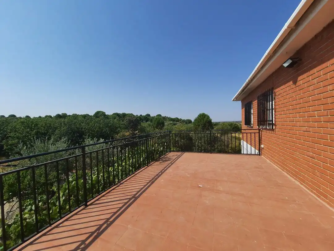 Terraza de Casa adosada en venta en Escalona con Aire acondicionado, Calefacción y Jardín privado