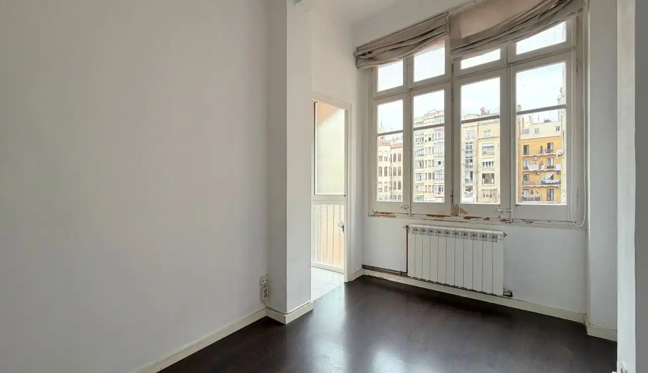 Schlafzimmer von Wohnung zum Verkauf in Barcelona mit Balkon