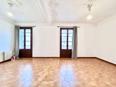 Flat with balcony for sale in Eixample