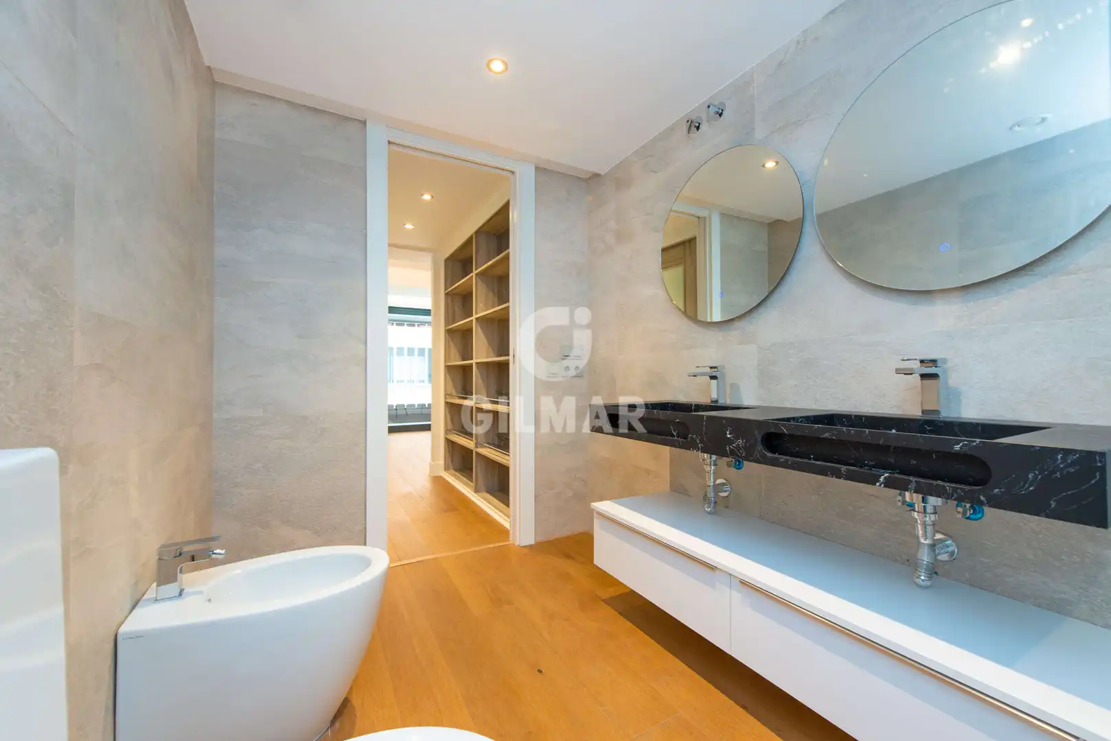 Baño de Piso en venta en Madrid con Calefacción, Trastero y Piscina