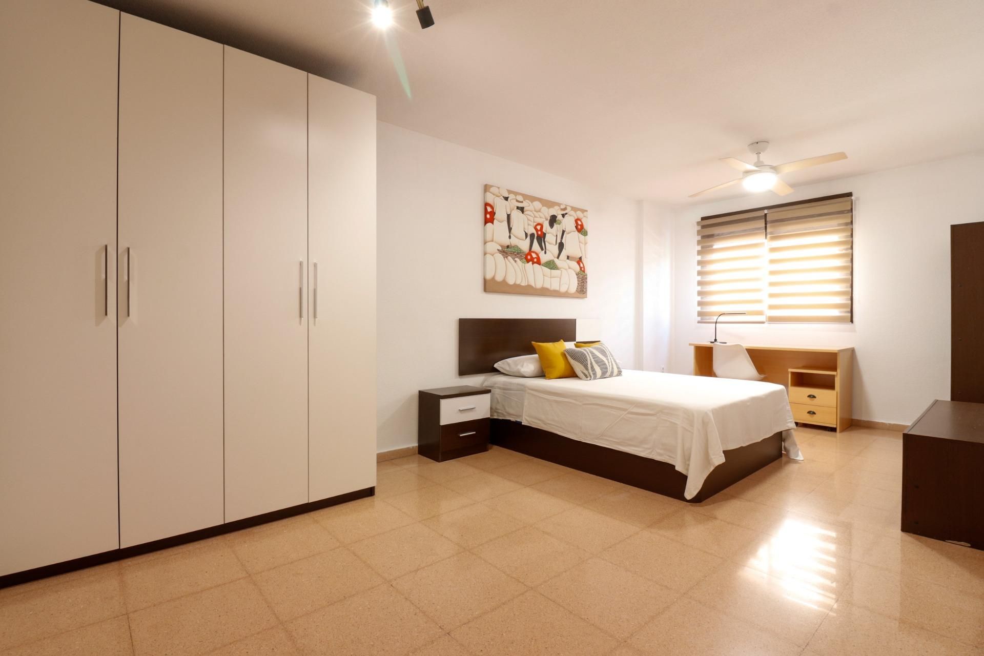 Flat to share in  GENERAL ESPARTERO, Carolinas Altas
