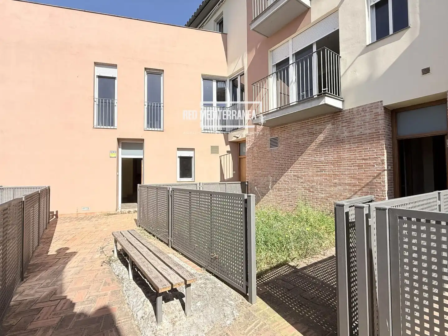 Vista exterior de Casa adosada en venda en Castelló de Rugat amb Piscina, Balcó i Piscina comunitària
