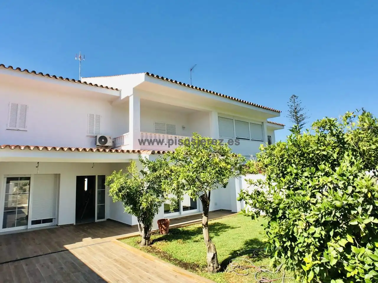 Exterior view of Houses for sale in Jerez de la Frontera  with Air Conditioner, Private garden and Terrace