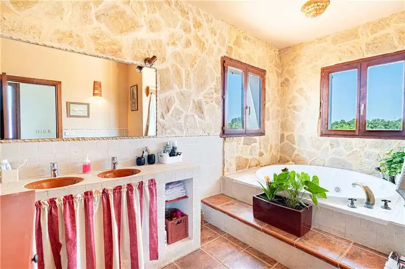 Bany de Finca rústica en venda en Binissalem amb Aire condicionat, Jardí privat i Terrassa