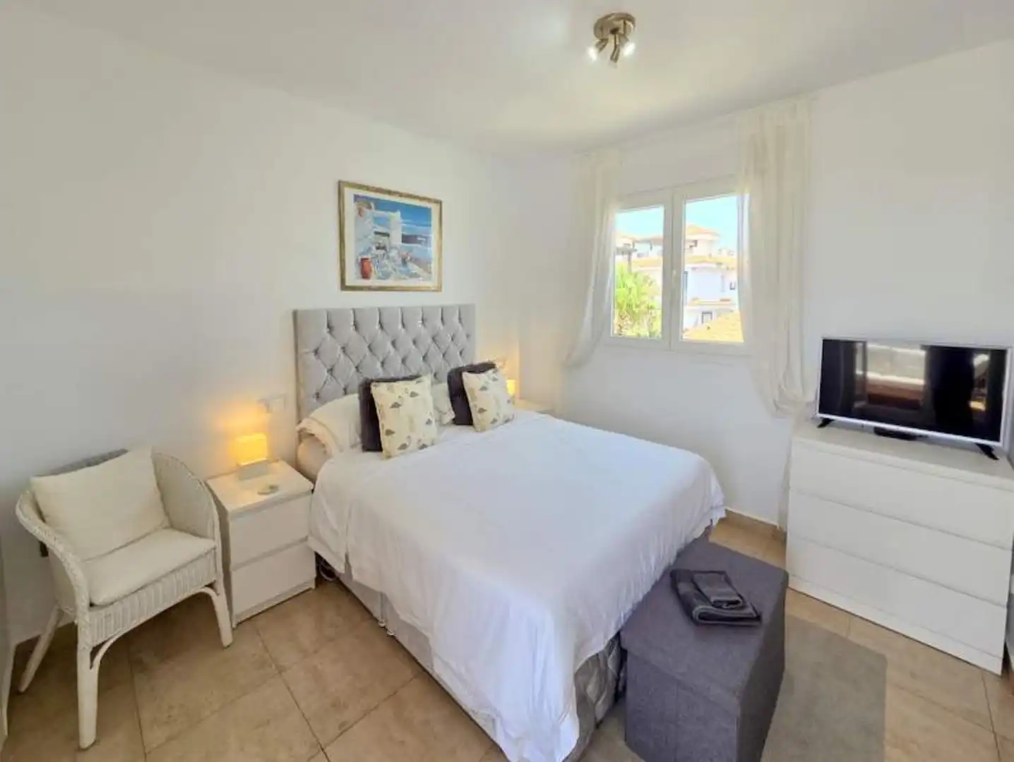 Schlafzimmer von Dachboden zum Verkauf in Manilva mit Klimaanlage, Terrasse und Möbliert