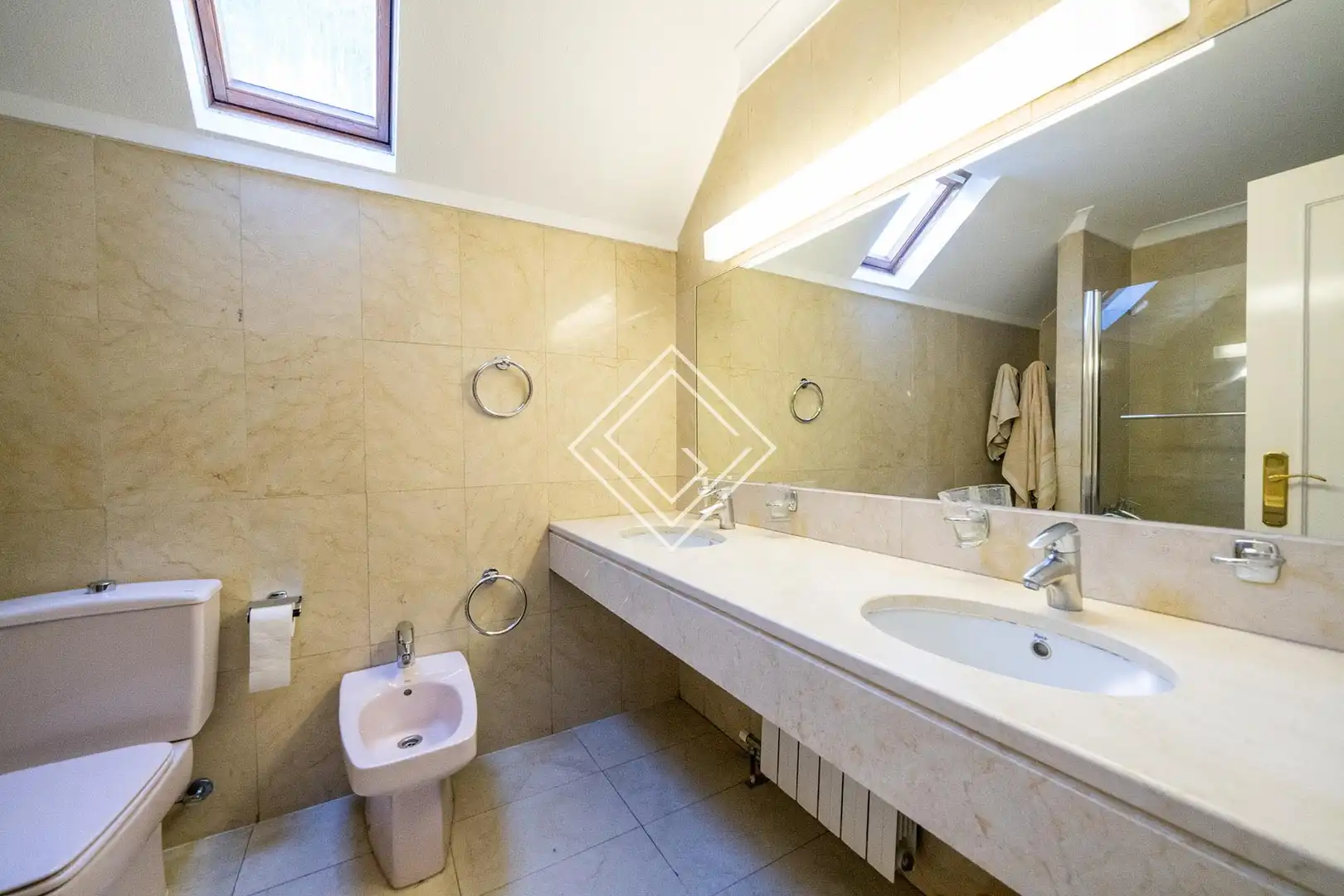 Baño de Casa o chalet en venta en Pozuelo de Alarcón con Aire acondicionado, Calefacción y Jardín privado