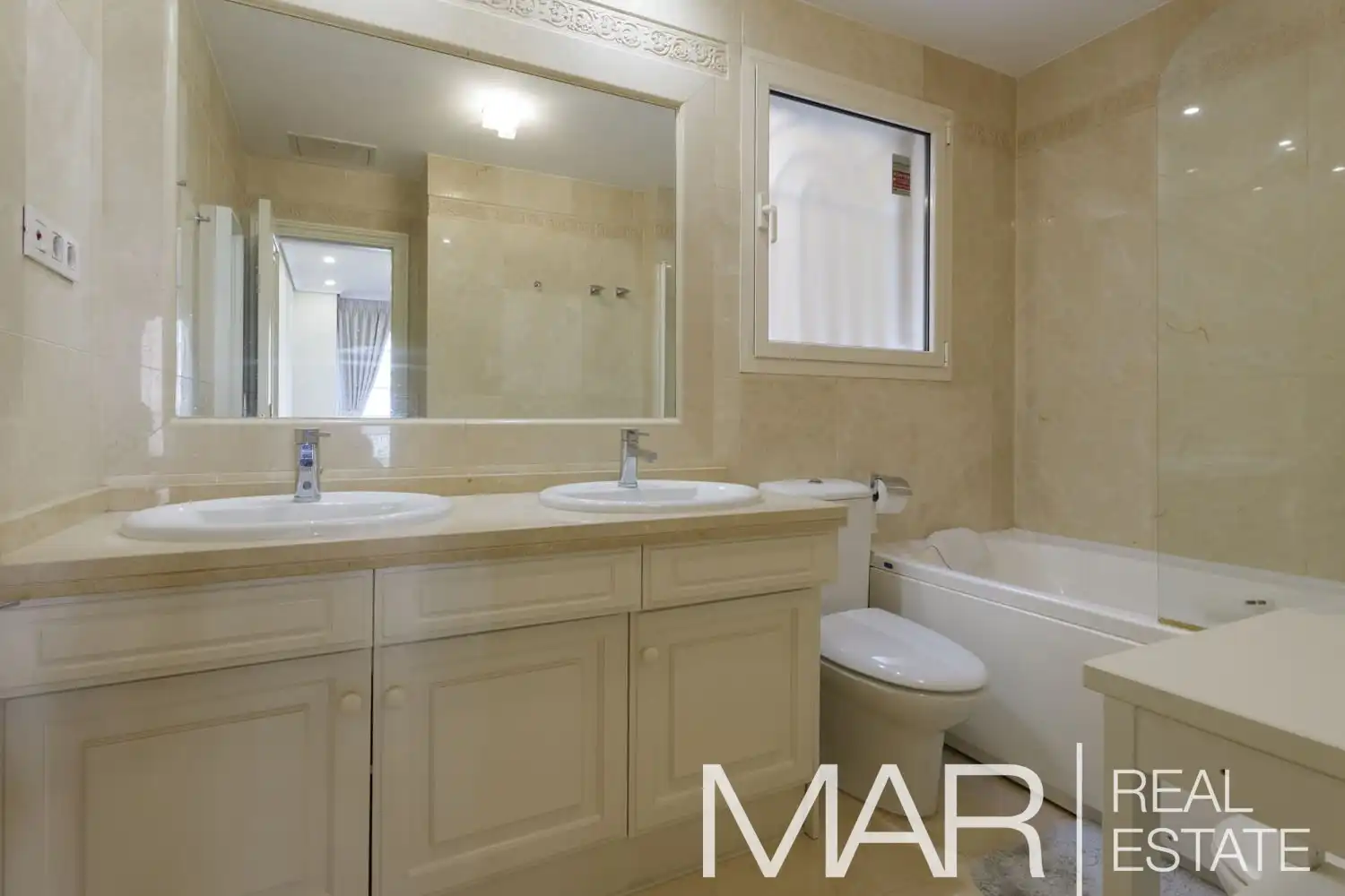 Flat for sale in Calle Nogales, Acacias