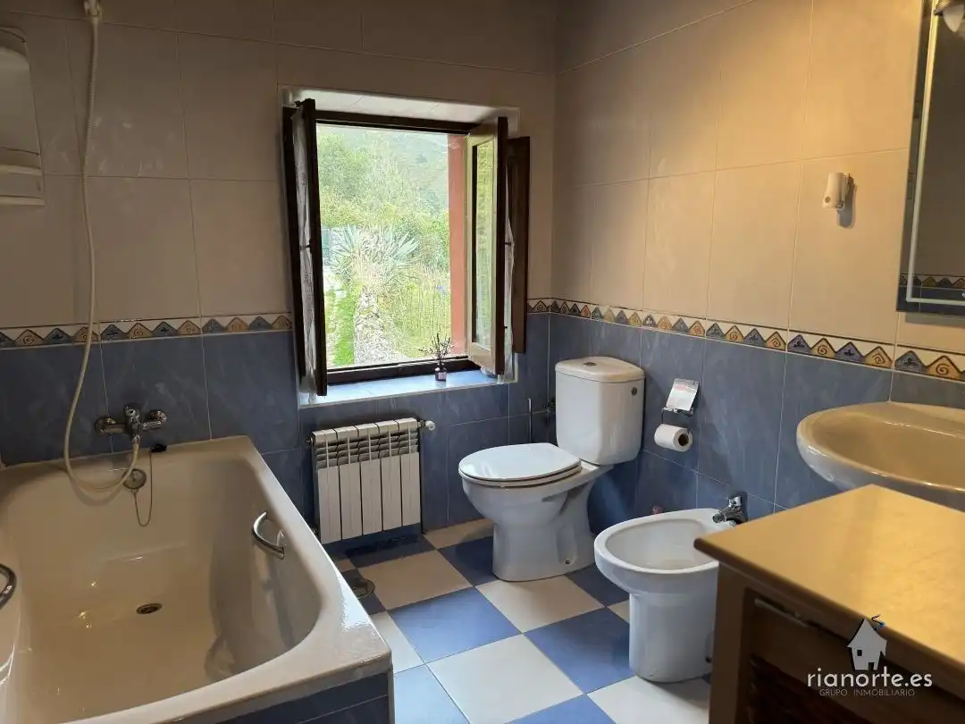 Bathroom of Houses for sale in Peñamellera Alta  with Heating