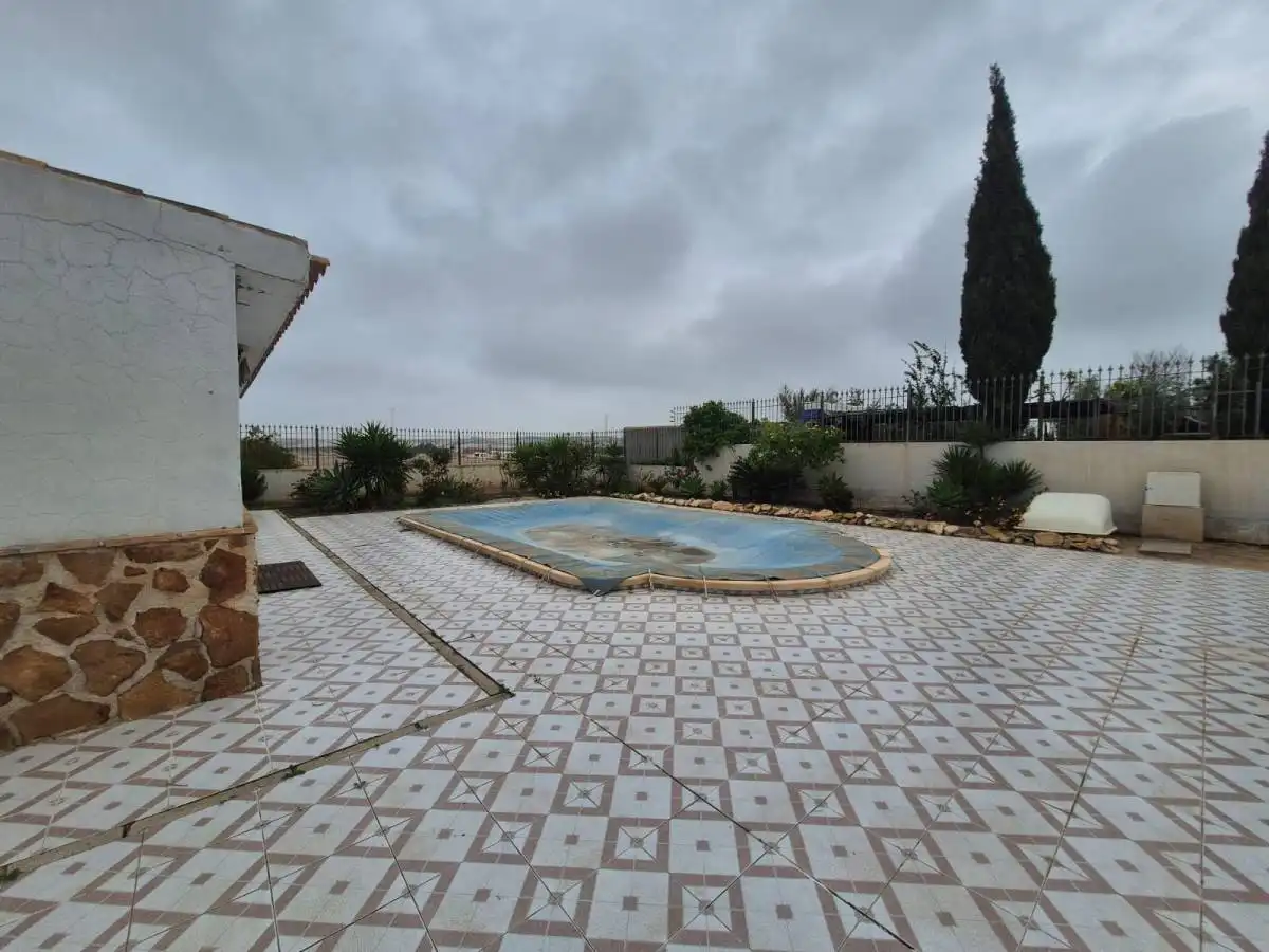 Chalet con piscina en venta en Partida la Matanza, imagen 2