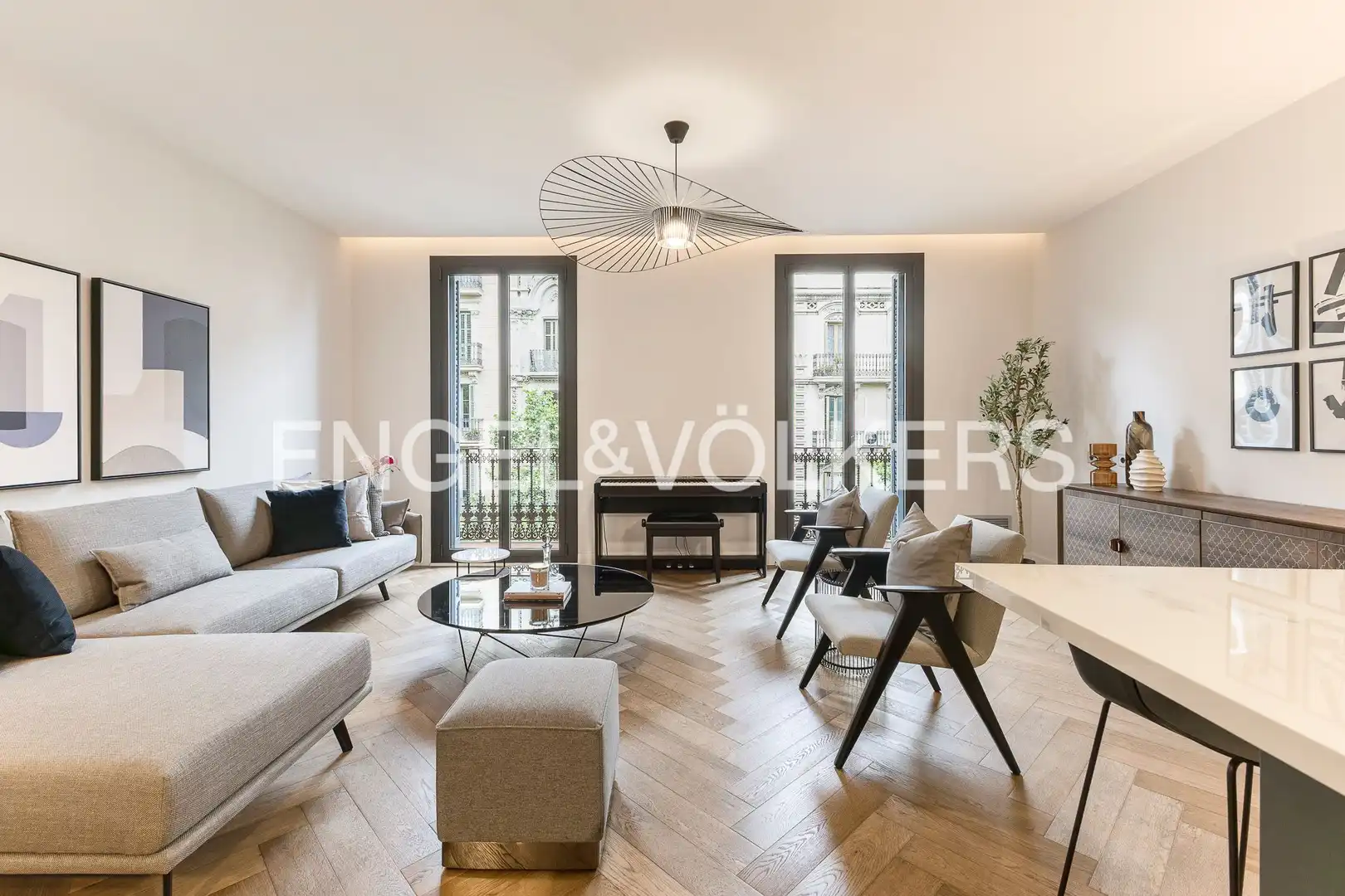 Piso con terraza en venta en Carrer d'Enric Granados, imagen 2