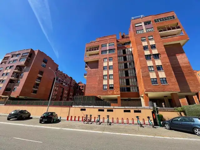 Vista exterior de Pis en venda en Valladolid amb Calefacció, Jardí privat i Parquet