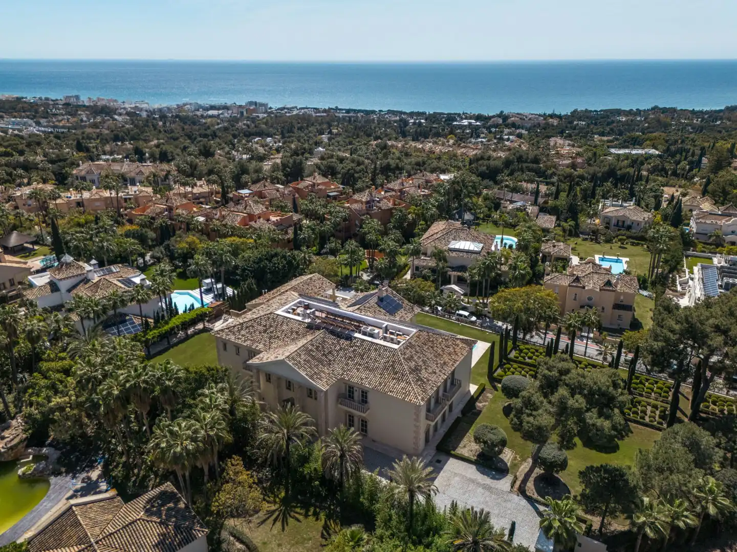 Vista exterior de Casa o chalet en venta en Marbella con Aire acondicionado, Calefacción y Jardín privado