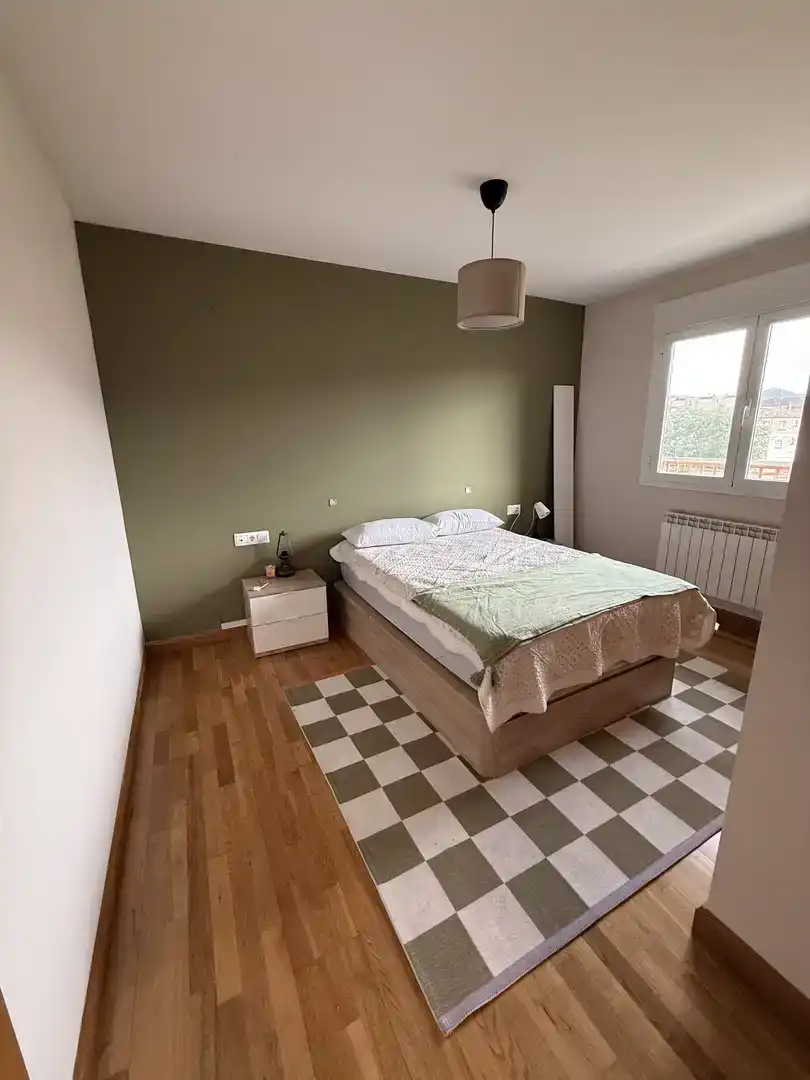 Habitación de Piso en venta en Entrena con Piscina y Balcón