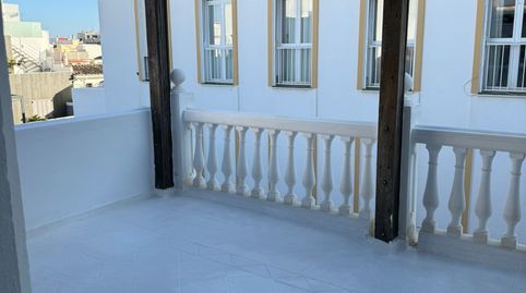 Casa adosada de 3 dormitorios con terraza solárium y licencia turística en vigor en pleno casco histórico de Estepona, imatge 3