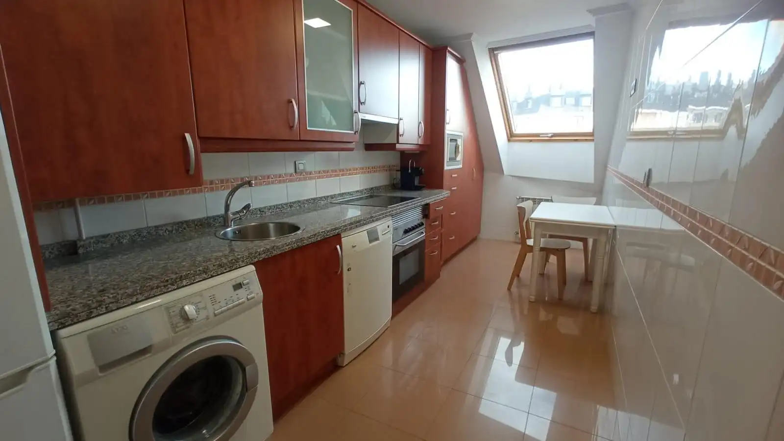 Cocina de Ático de alquiler en Oviedo  con Calefacción, Terraza y Trastero