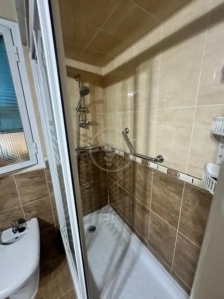 Bathroom of Flat for rent in Linares  with Air Conditioner, Terrace and Furnished