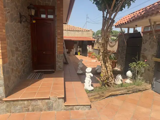 Vista exterior de Casa o chalet en venta en Terrassa con Aire acondicionado, Calefacción y Jardín privado