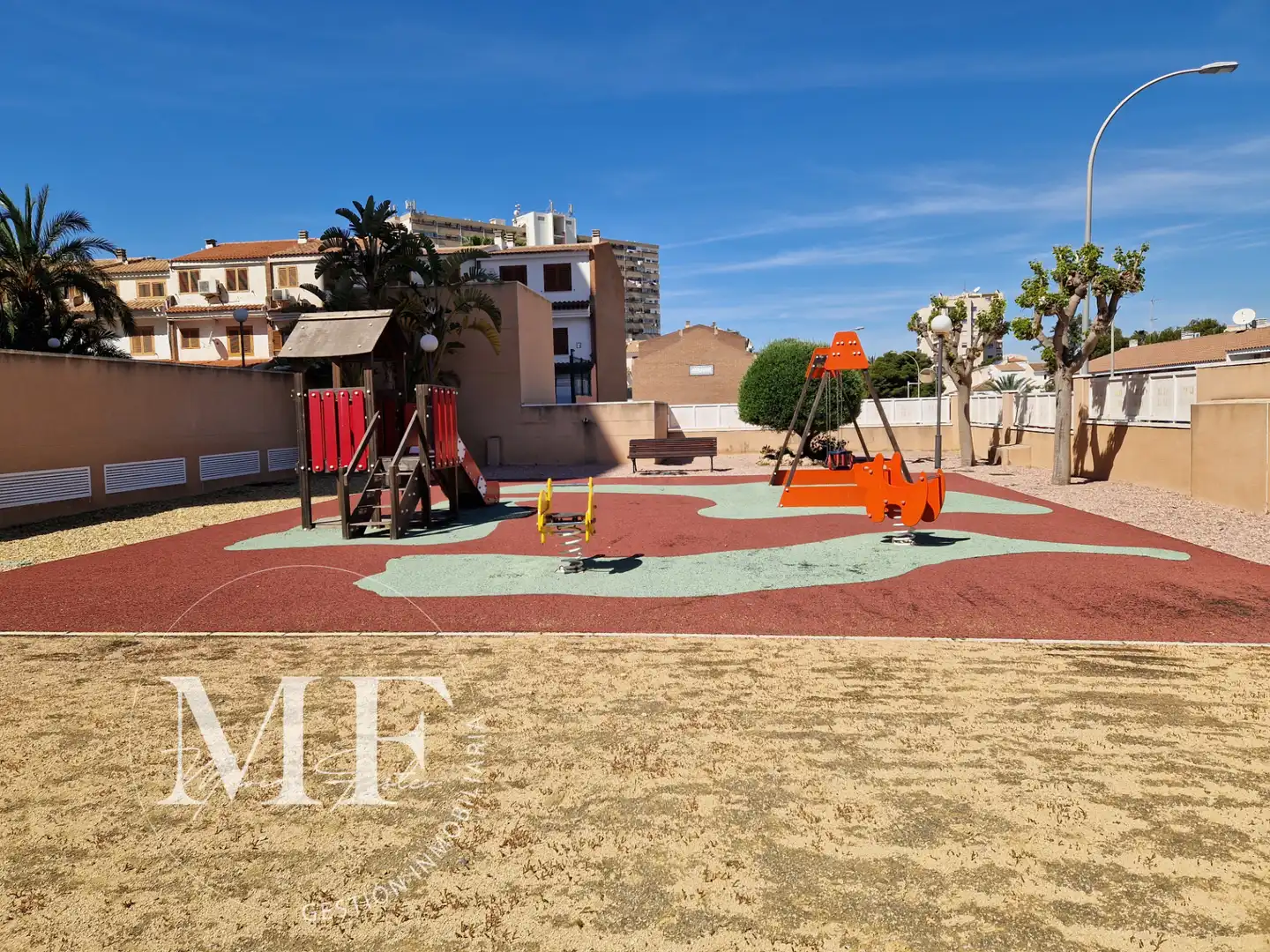 Außenansicht von Wohnung zum Verkauf in Alicante / Alacant mit Klimaanlage, Heizung und Terrasse