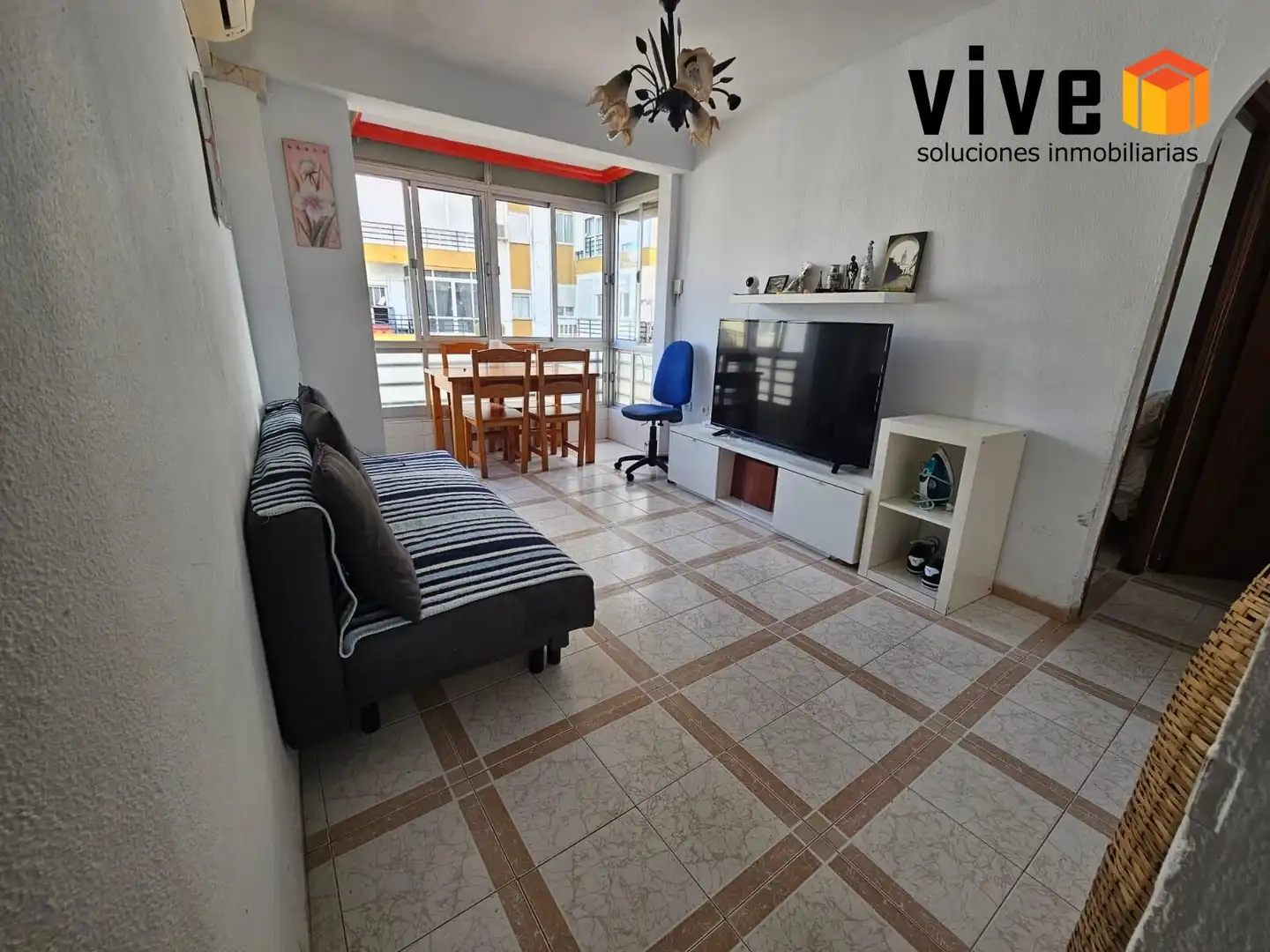Living room of Flat for sale in Sevilla  with Air Conditioner and Heating