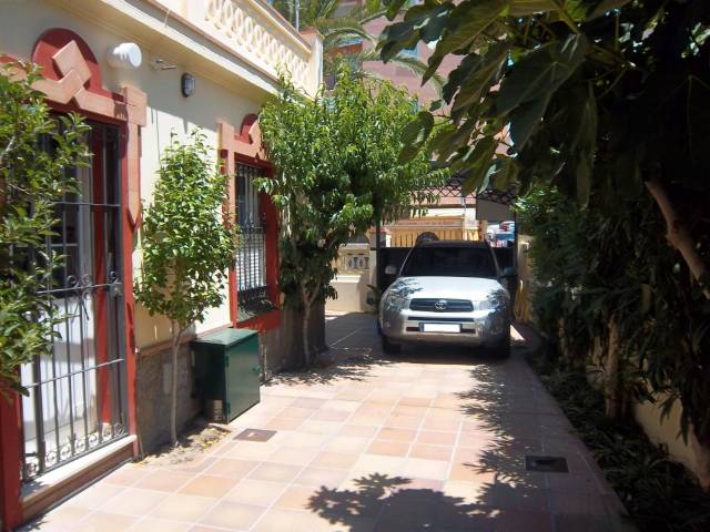 Casa adosada en Alquiler en Avenida del Cerro Falón en Centro - Calzada - Cabo Noval