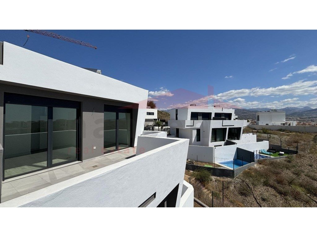 Exterior view of Single-family semi-detached for sale in Vélez-Málaga  with Swimming Pool