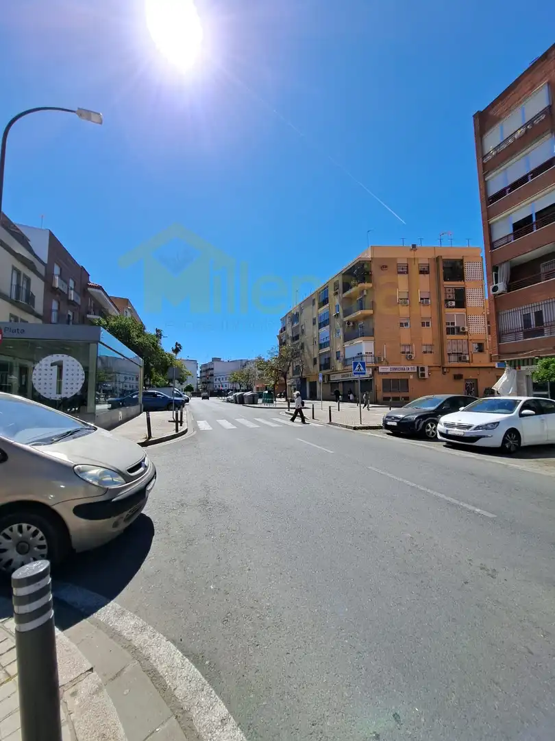Vista exterior de Casa adosada en venta en  Sevilla Capital con Aire acondicionado