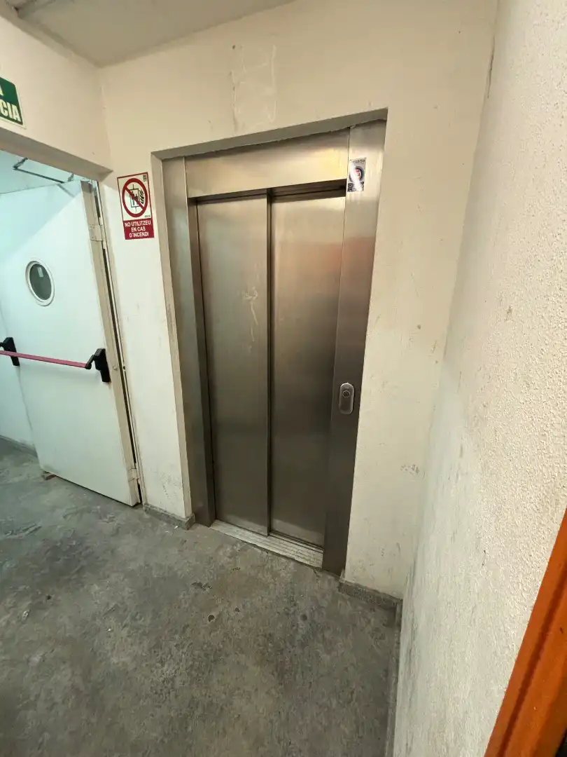 Garage zum Verkauf in Carrer Can Masachs, 18, Zona Industrial