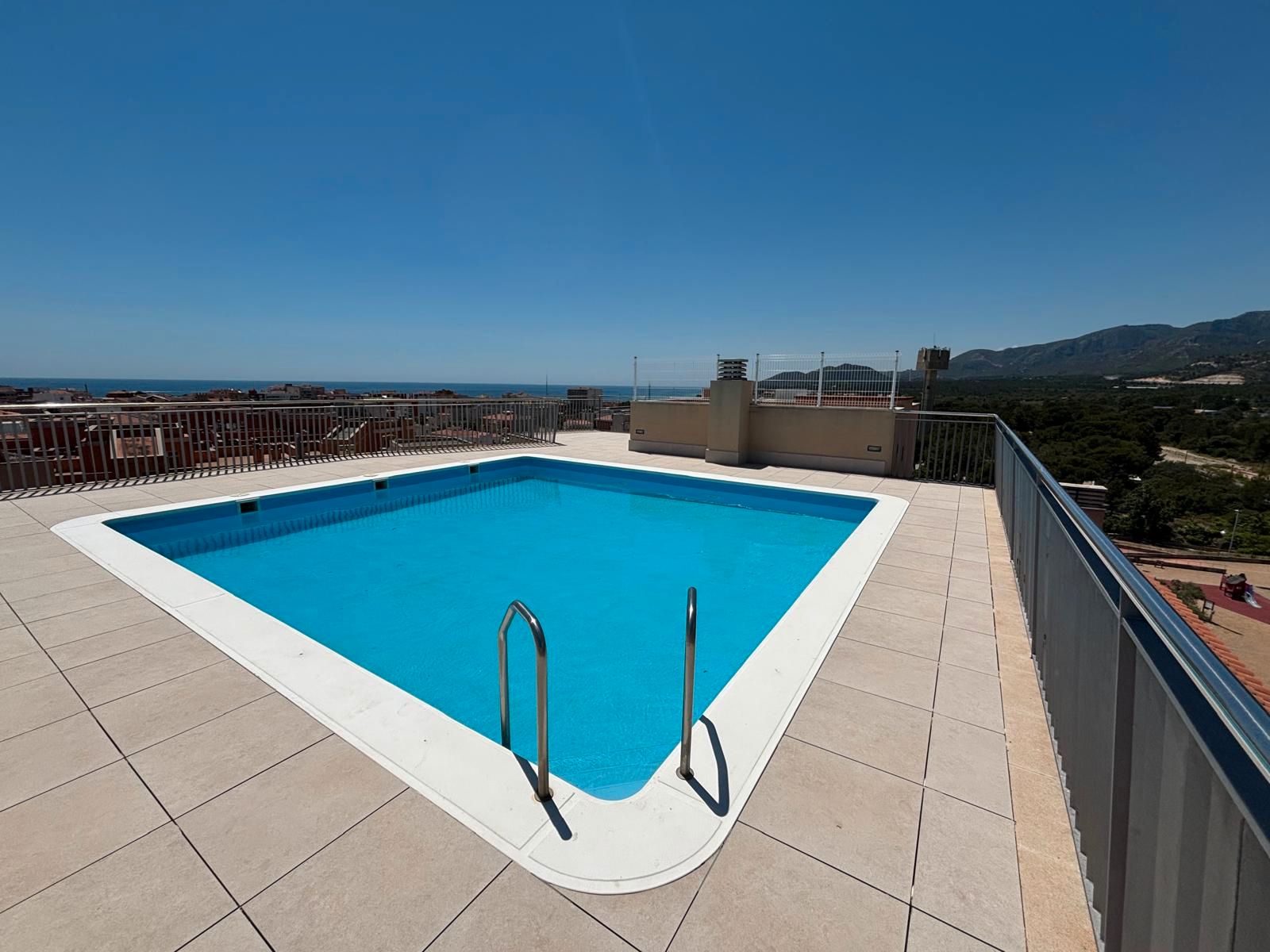 Piscina de Pis en venda en Vandellòs i l'Hospitalet de l'Infant amb Terrassa, Traster i Balcó