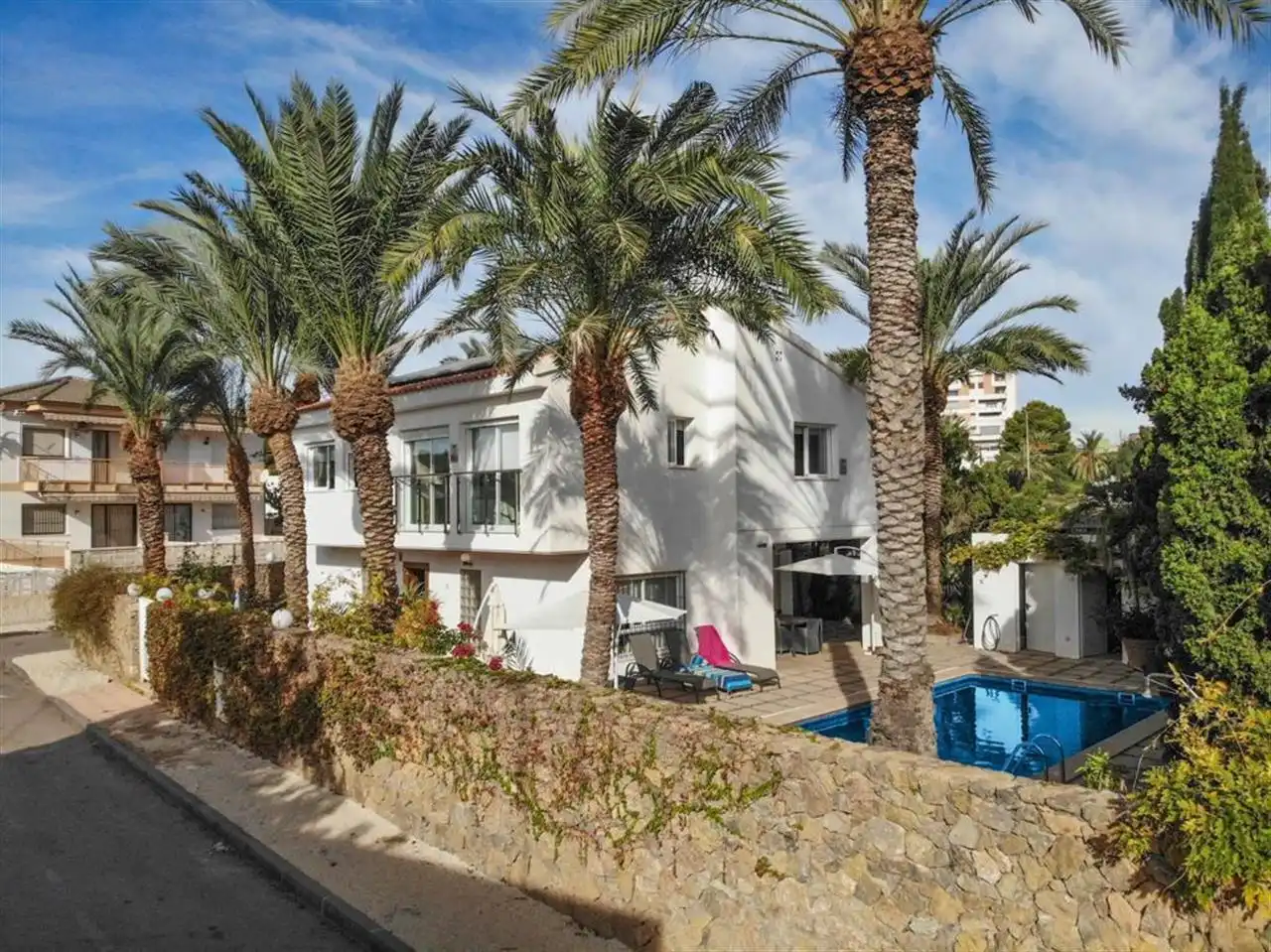 Vista exterior de Casa o xalet en venda en Águilas amb Aire condicionat, Jardí privat i Piscina
