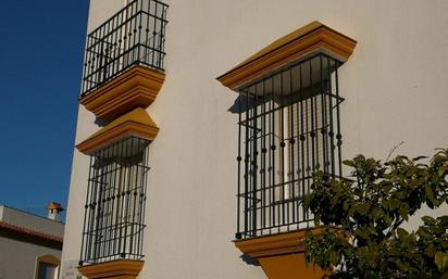 Vista exterior de Casa o xalet en venda en Barbate amb Aire condicionat, Terrassa i Balcó